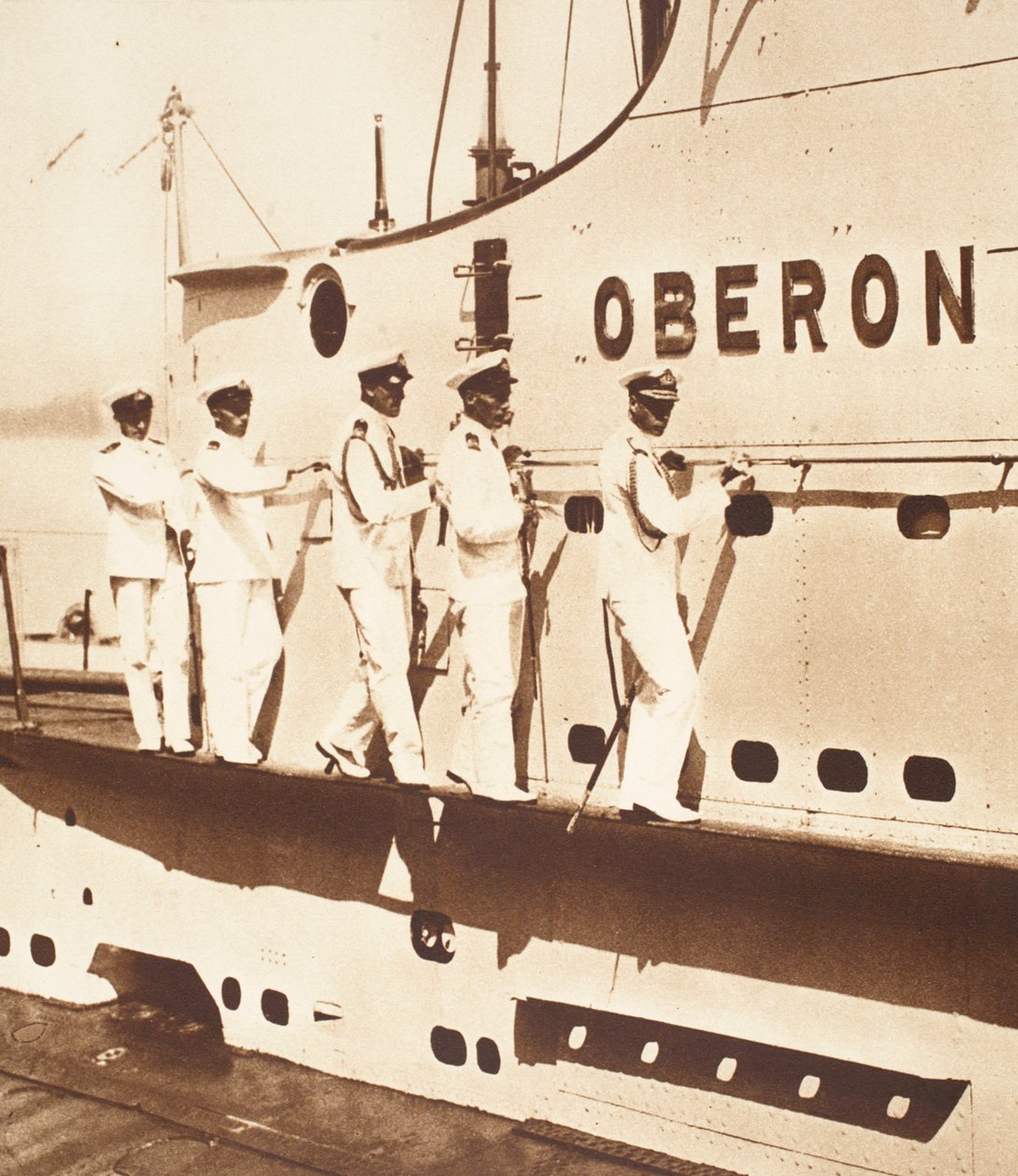Kral Edward VIII Bir Denizaltıda, H.M.S. Oberon by English Photographer
