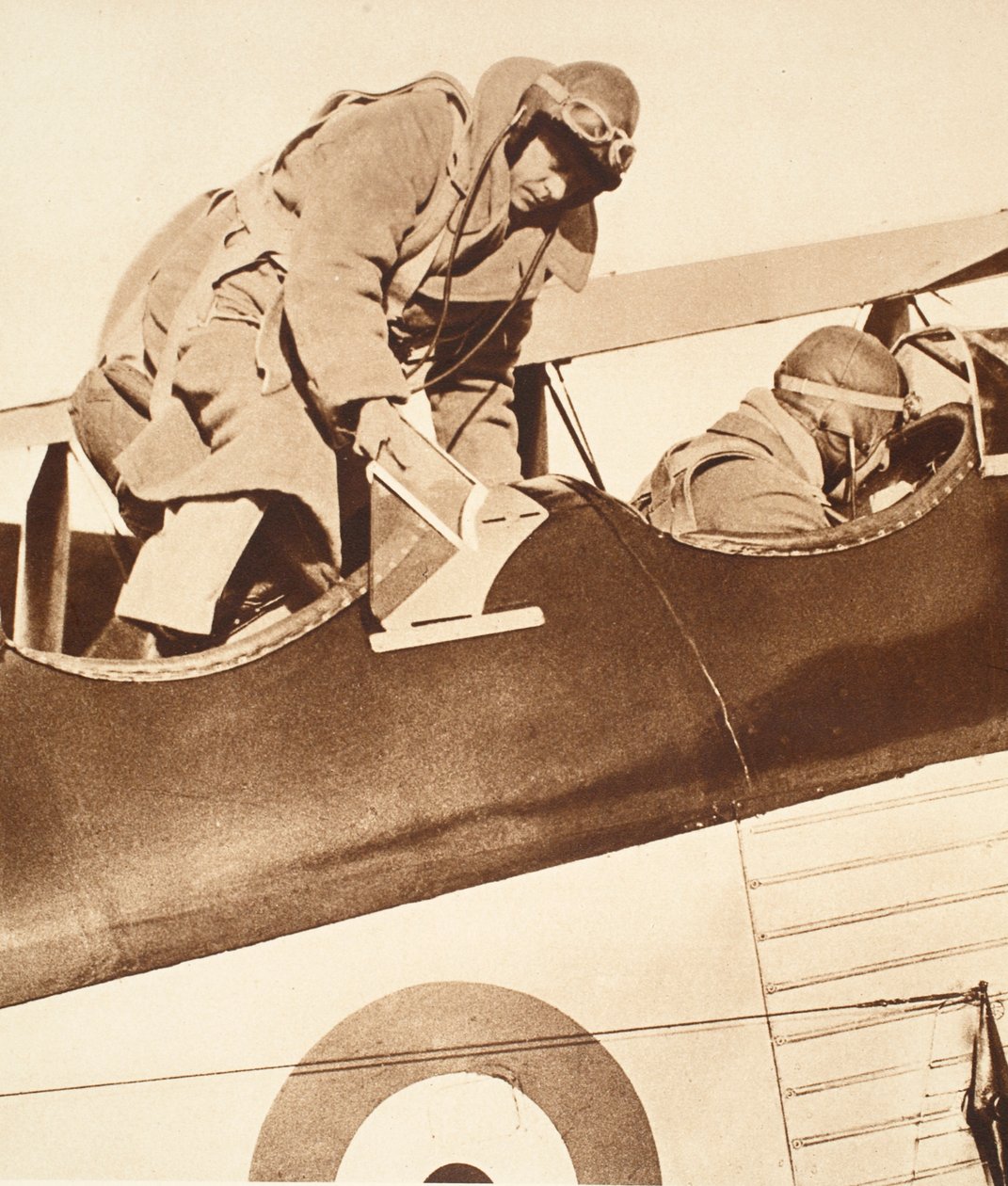 King Edward VIII: Uçan İlk İngiliz Kralı by English Photographer