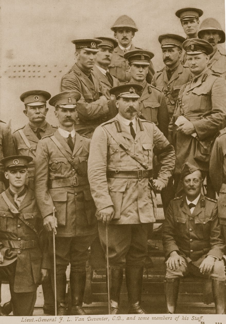 Korgeneral F. L. Van Deventer, C.B ve ekibinin bazı üyeleri, 1914-19 by English Photographer