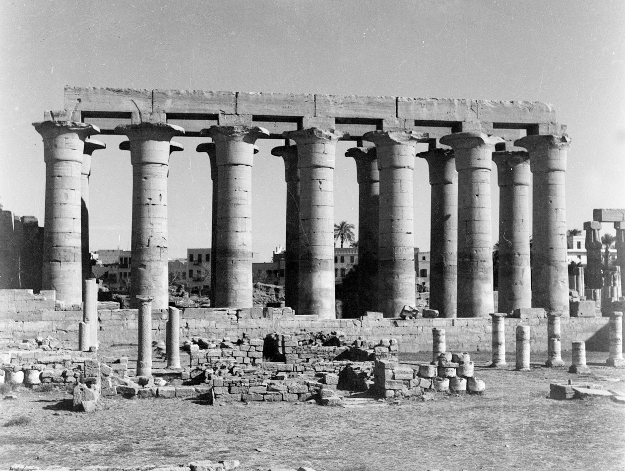 Lotus sütunları, Luksor Tapınağı, Binbaşı W.H.J. tarafından derlenen 206 fotoğraf içeren bir albümden. Satış, 1940-43 by English Photographer