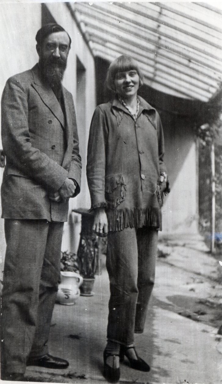 Lytton Strachey ve İris Ağacı by English Photographer