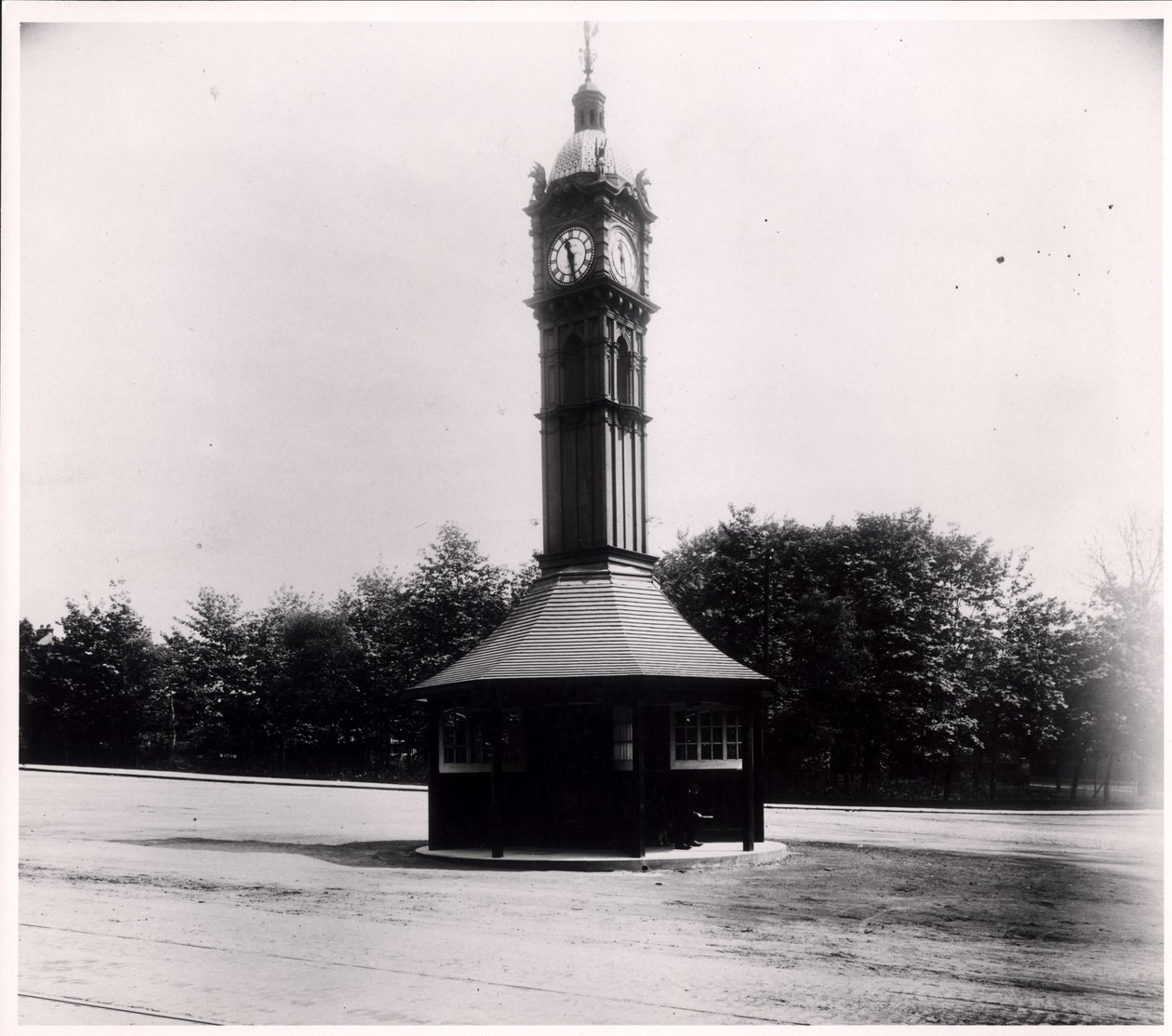 Oakwood Clock, Potts & Sons tarafından, aslen Kirkgate Market Hall, Leeds, 1914 by English Photographer