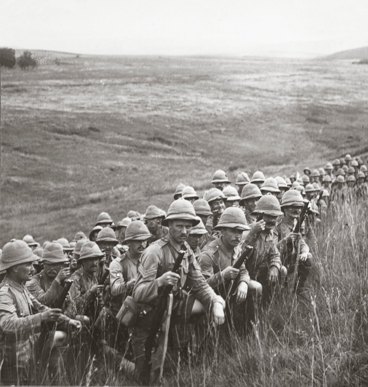 Cape Helles yamaçlarında yeni yerlerine taşınmak için emir bekleyen rezervlerimiz, 1915 by English Photographer