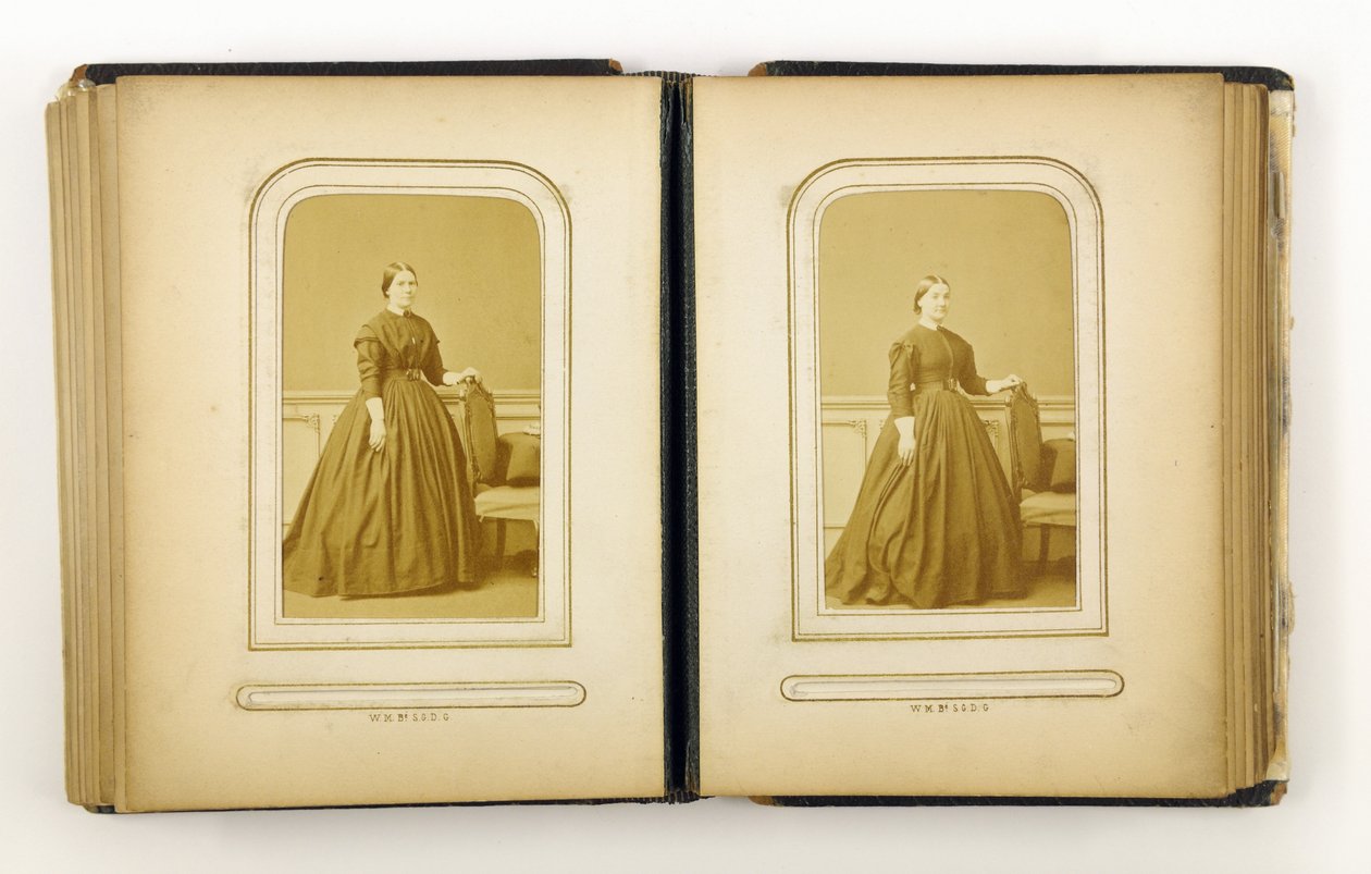 31 carte de Visite içeren fotoğraf albümü, 1867 by English Photographer