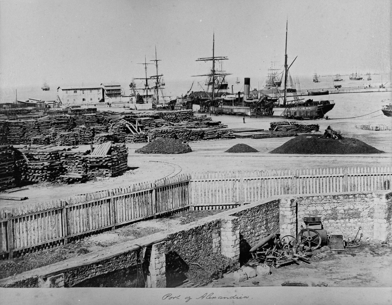 İskenderiye Limanı, c.1880-3 by English Photographer