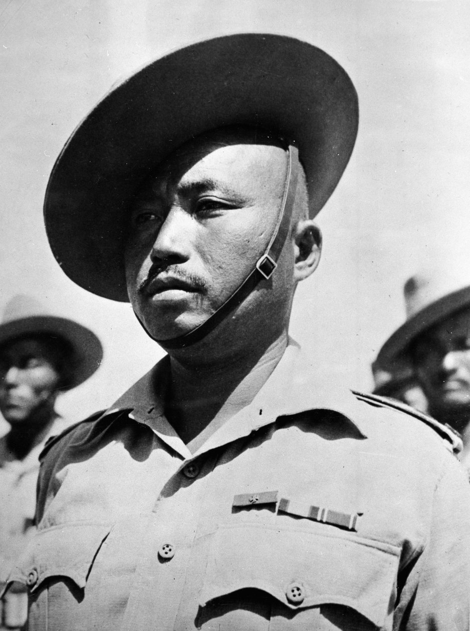 Subadar Lalbahadur Thapa'nın Portresi, 2. Gurkha Tüfeklerinde 1. Tabur by English Photographer
