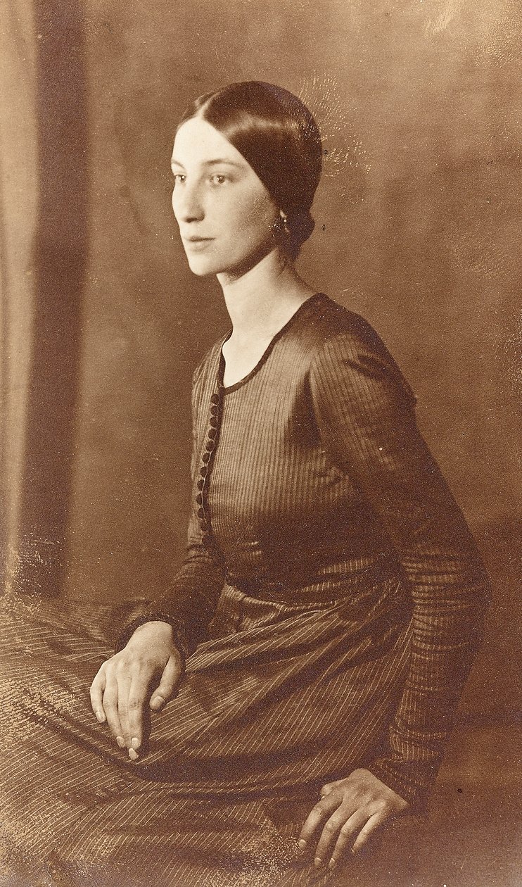 Winifred Şövalyelerinin Portresi by English Photographer
