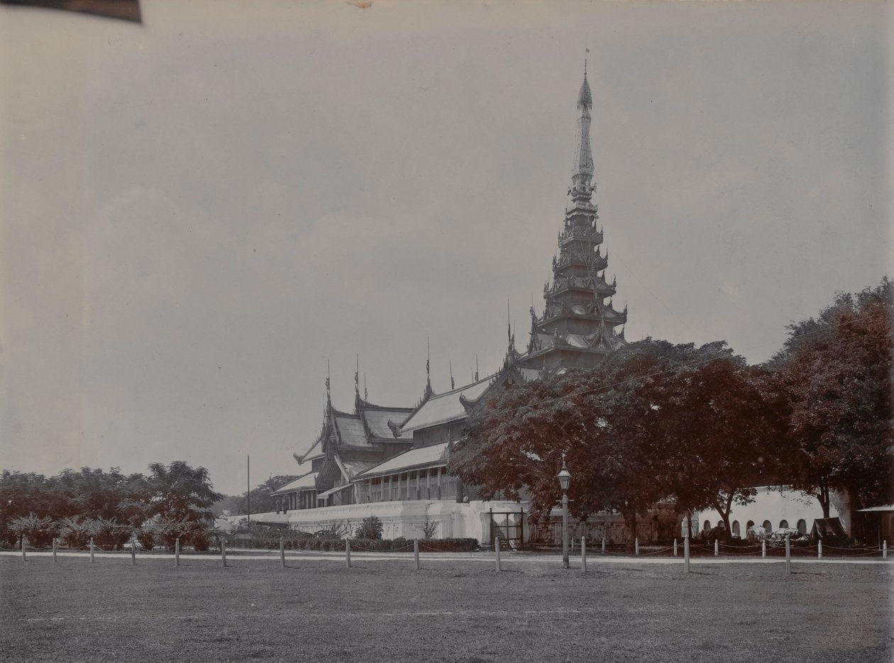 Pyit-that, Mandalay Sarayı, Burma, 1906 by English Photographer