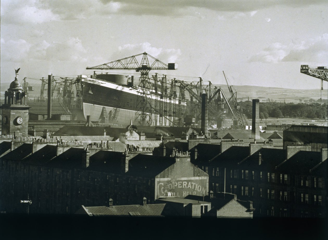RMS Kraliçe Elizabeth by English Photographer