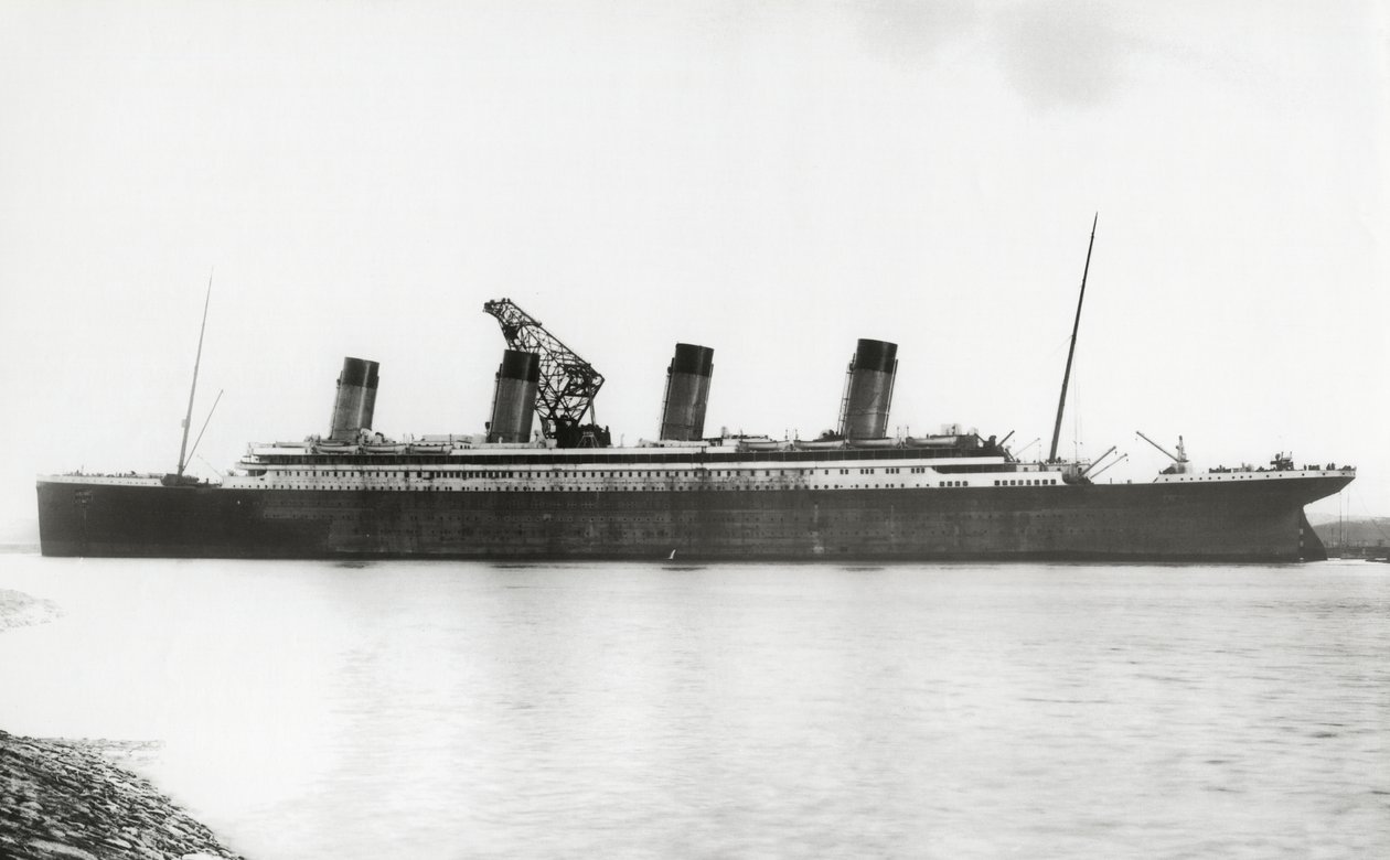 RMS Titanic tamamlanmak üzere, 08 Ocak 1912 by English Photographer