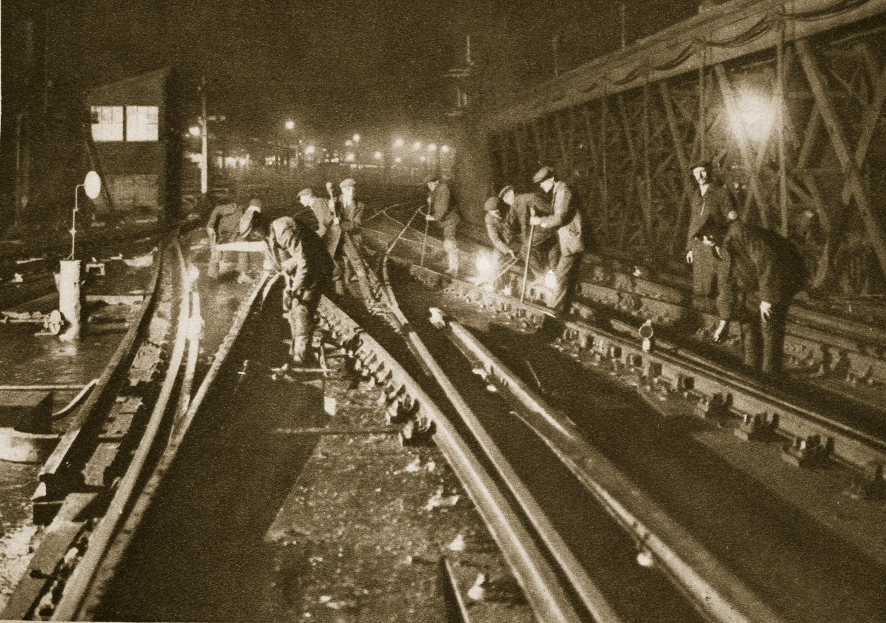 Bir tren yolunu onarmak, Charing Cross köprüsü (sepya fotoğrafı) by English Photographer