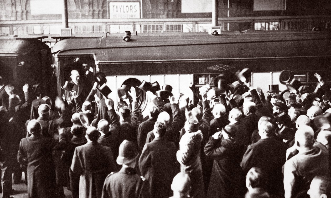 Yunan Monarşisinin Restorasyonu, Kasım 1935 by English Photographer