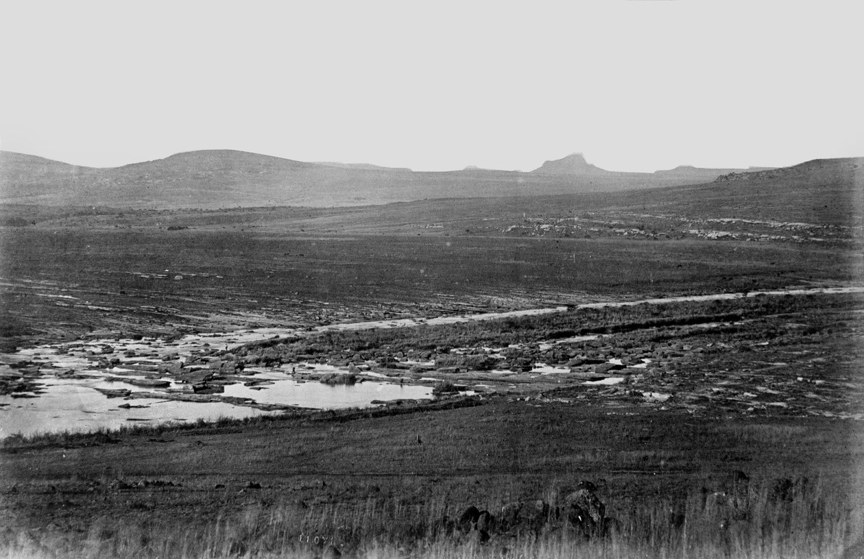Uzaktan Isandlwana ile Rorkes Drift, 1879 by English Photographer
