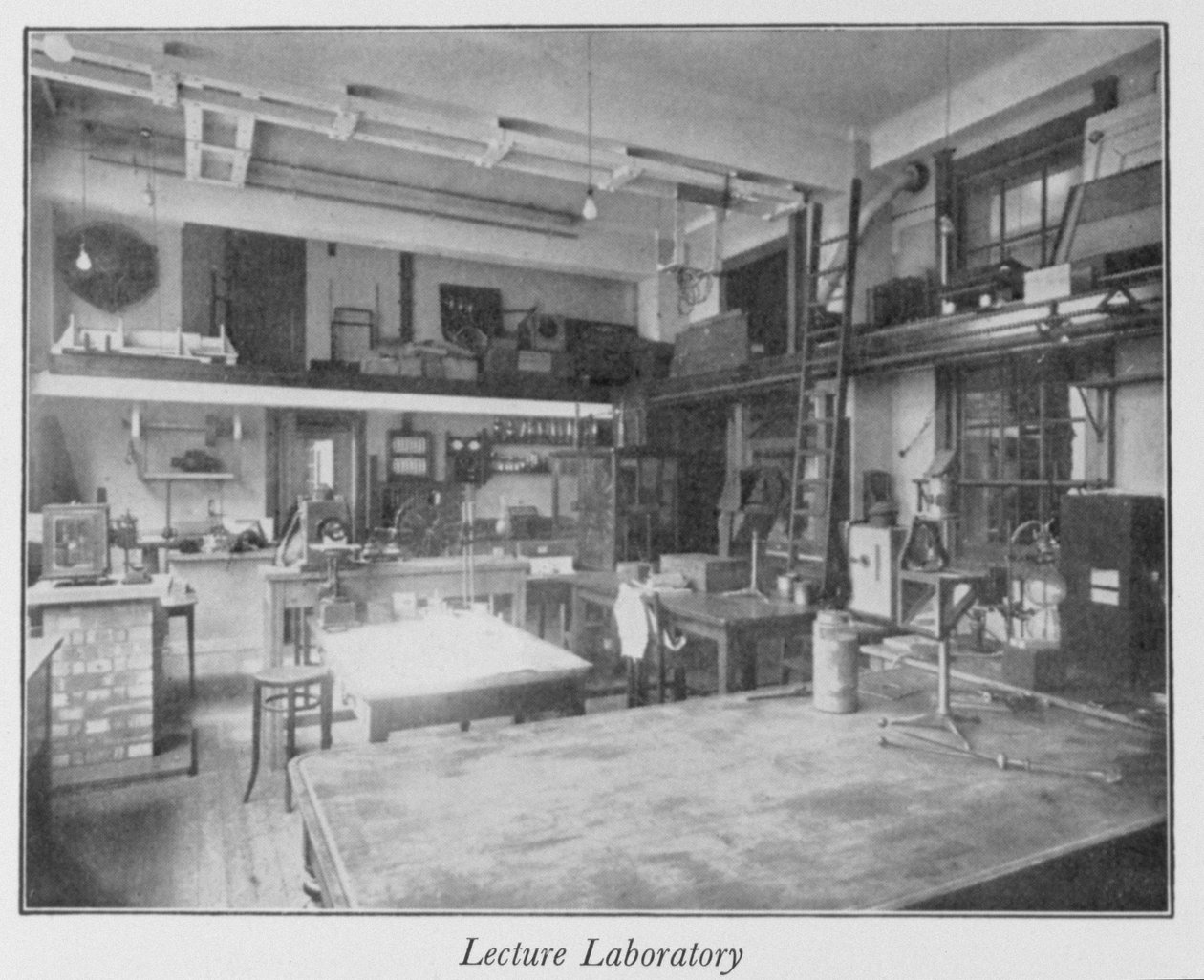 Kraliyet Enstitüsü birinci kat ders laboratuvarı, 1930