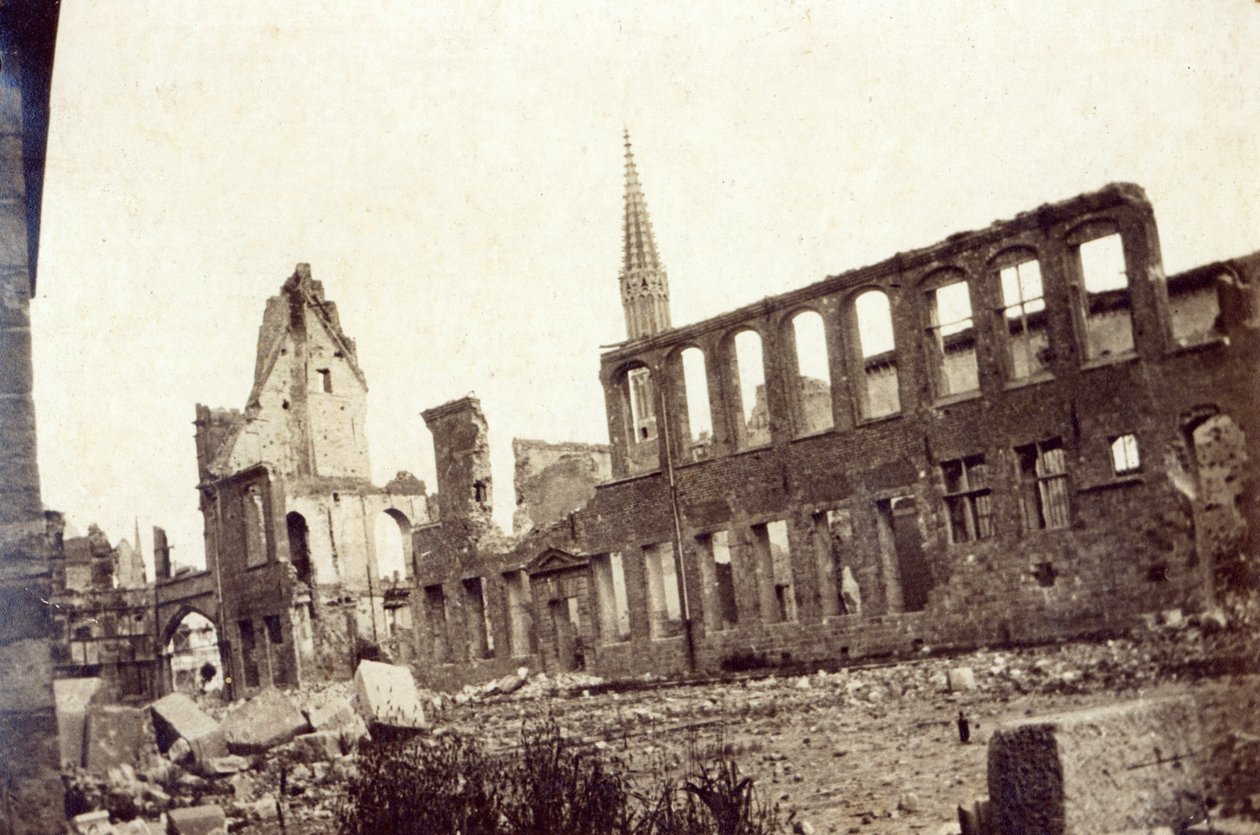 Powder Magazine yakınlarındaki harabeler, Ypres, Haziran 1915 by English Photographer