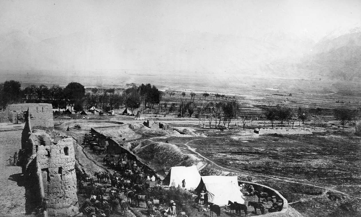 İkinci Anglo-Afgan Savaşı sırasında bir askeri kamptan sahne, 1878-80 by English Photographer