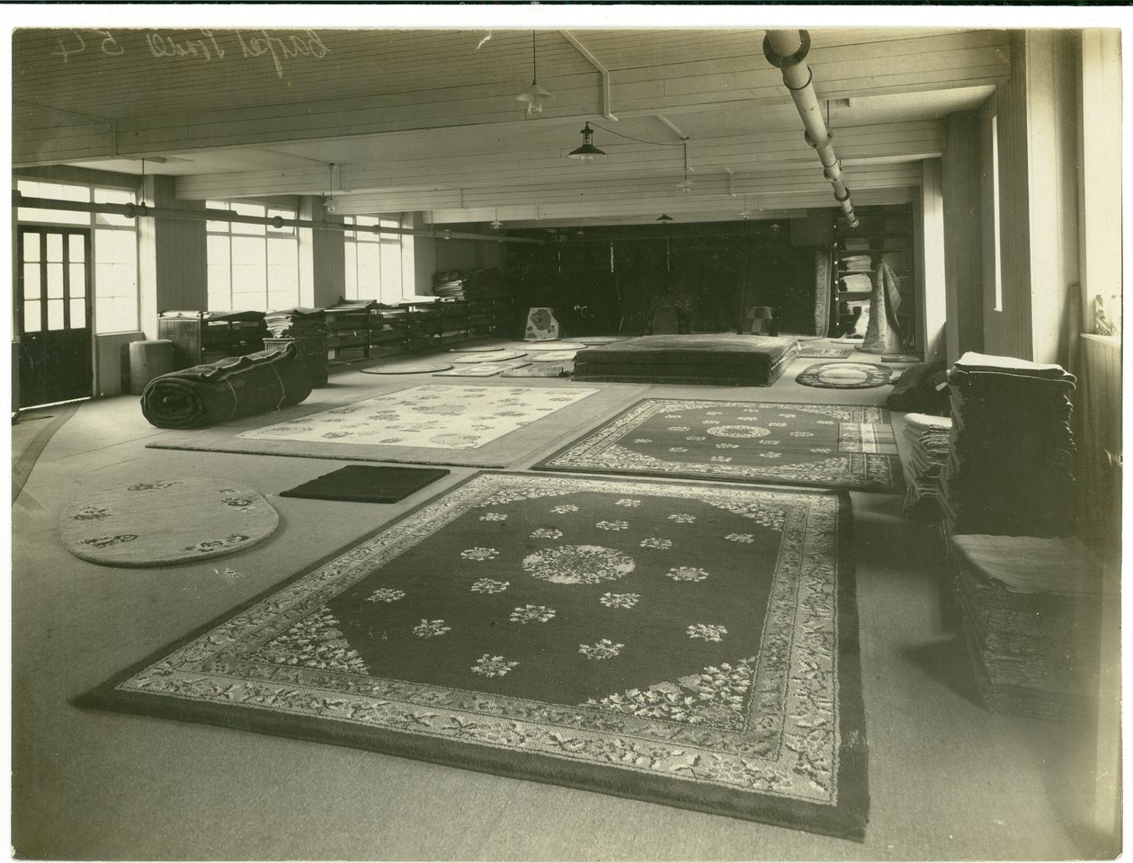 Anglo-Türkiye dokumaları için Showroom, Halı Ticareti, 1923 by English Photographer