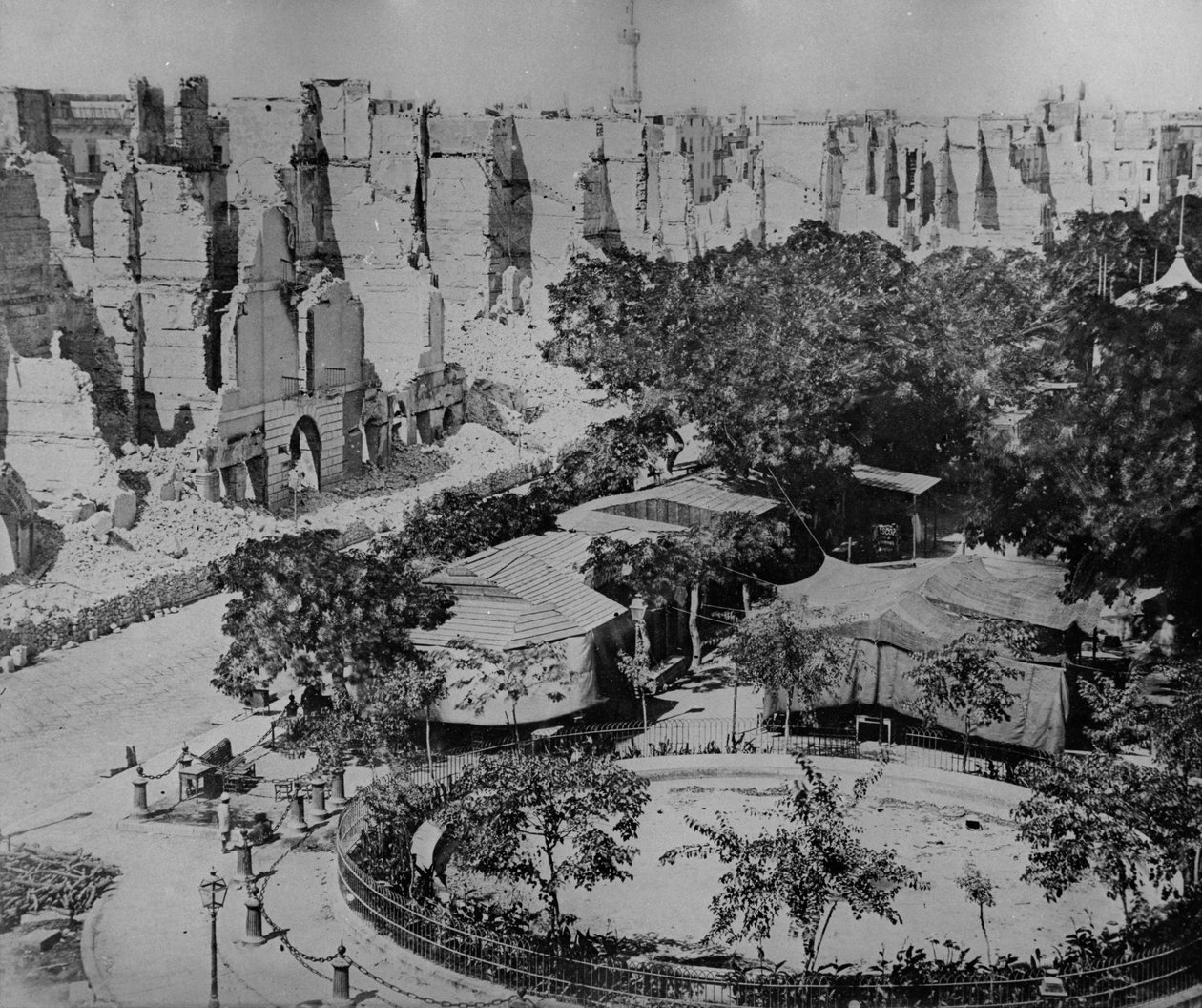 İngiliz Bombardımanı Tarafından Yok Edilen Meydan, İskenderiye, 1882 by English Photographer