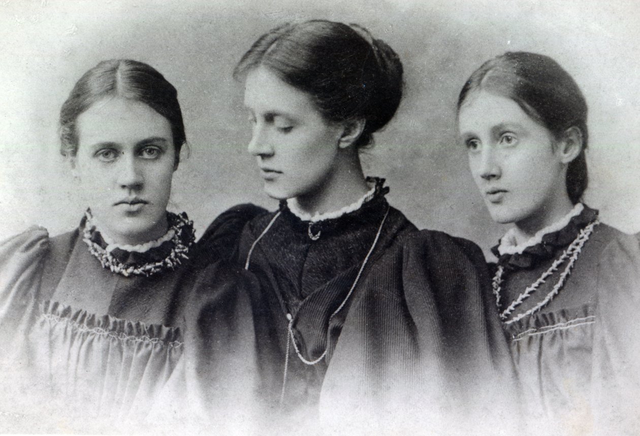 Stella, Vanessa ve Virginia Stephen, c.1896 by English Photographer