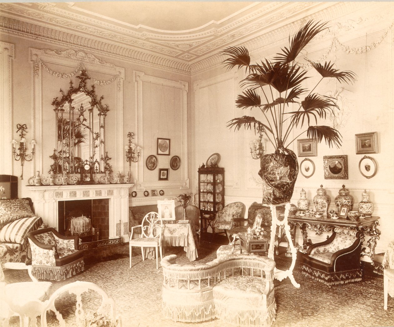 Boudoir, 17 Grosvenor Place, Londra by English Photographer