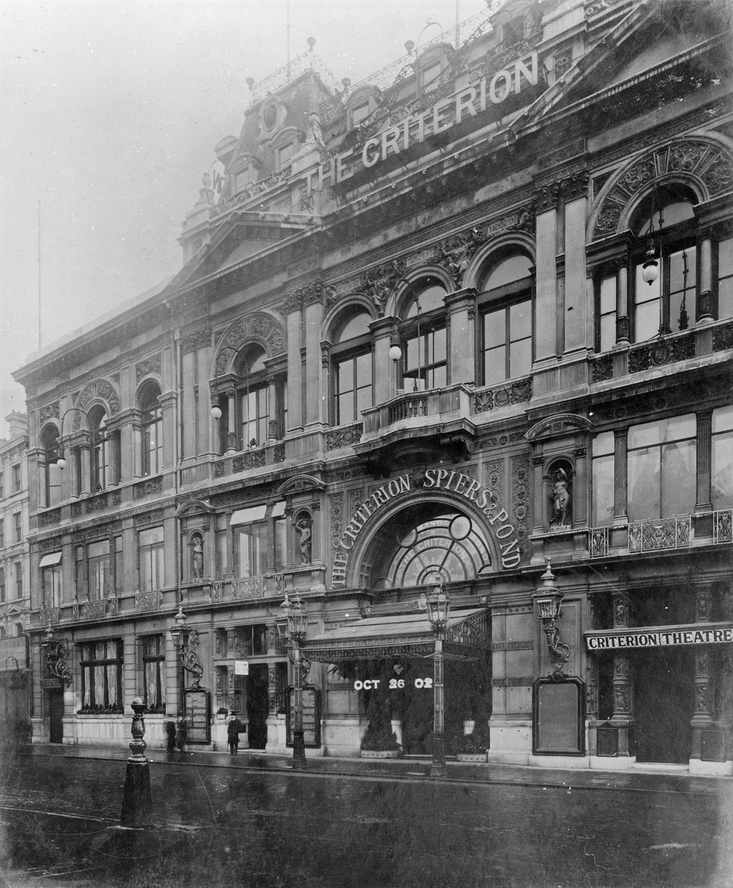 Criterion Restoran ve Tiyatro, 1902 by English Photographer