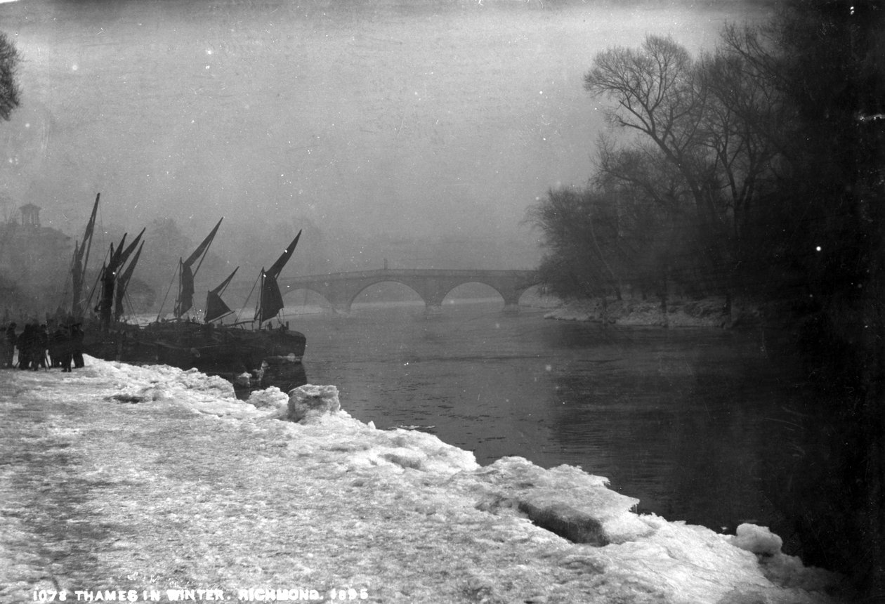 Kışın Thames Nehri, 1895 by English Photographer