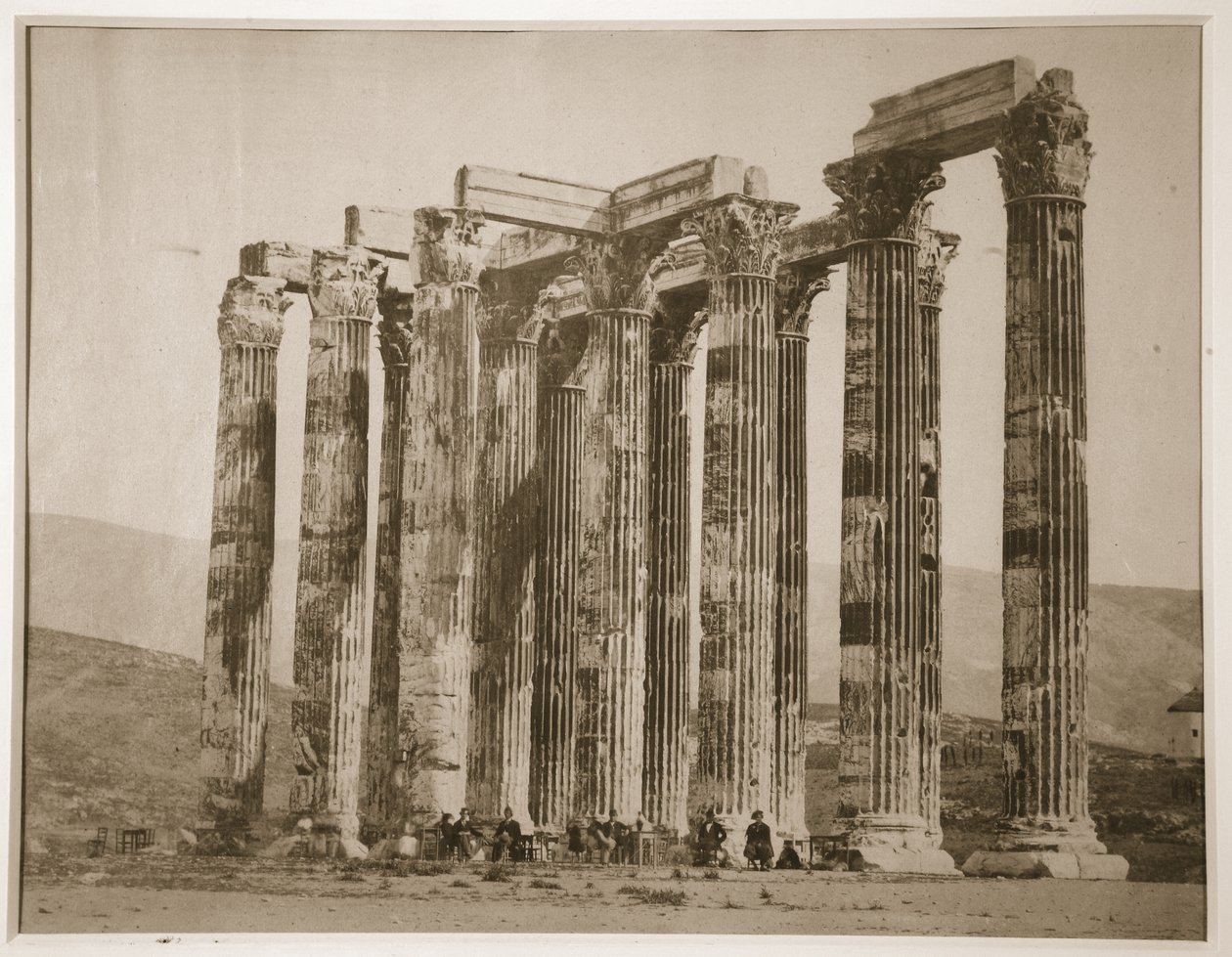 Harabeler arasında oturan turistler, Yunanistan, 1880
