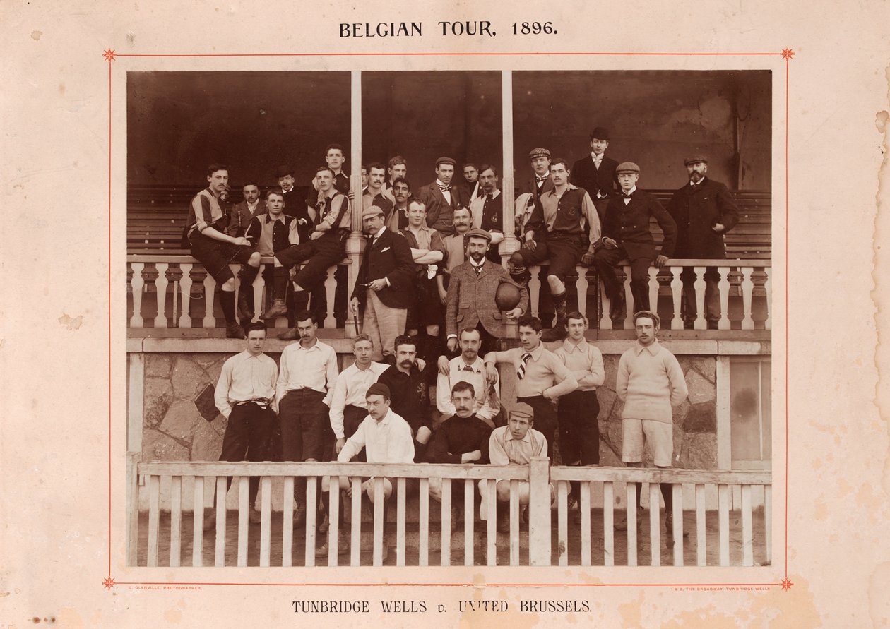 Tunbridge Wells ve Birleşik Brüksel, Belçika turu sırasında, 1896 (sepya fotoğrafı) by English Photographer
