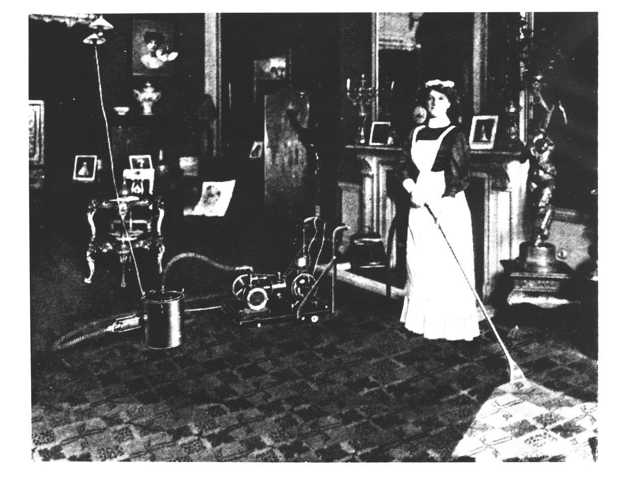 Elektrikli Süpürge İş Başında by English Photographer