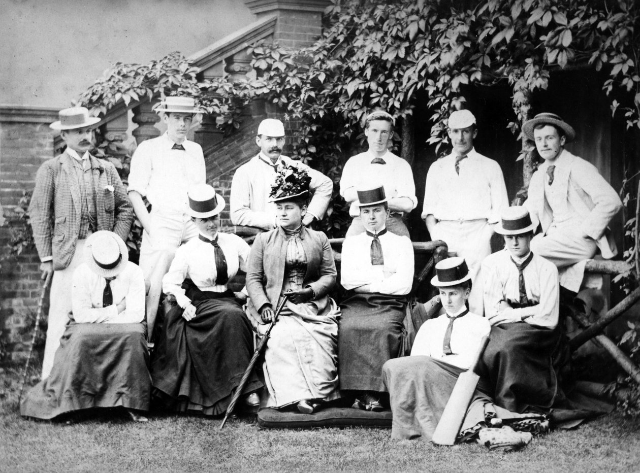 Victoria Erkekler ve Bayanlar Kriket Takımı, c.1890 by English Photographer