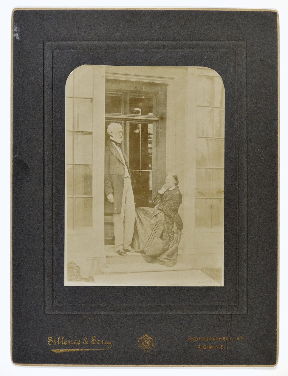 BİZ Bülbül ve Frances Parthenope, Lady Verney, 1870 dolayları by English Photographer