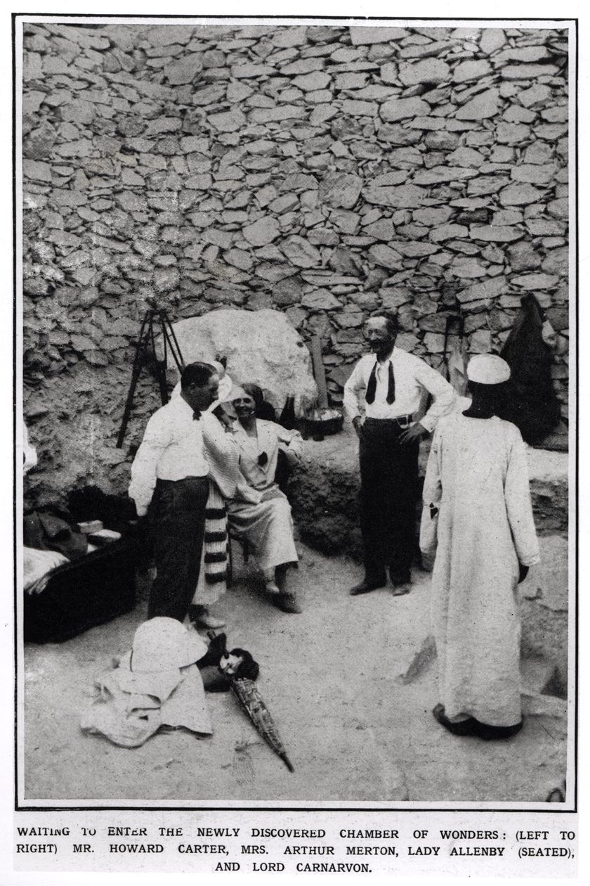 Yeni Keşfedilen Harikalar Odasına Girmeyi Beklerken (Soldan Sağa) Howard Carter (1874-1939) The Illustrated London News