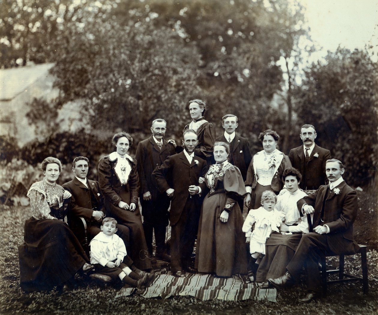 Düğün grubu, Trowbridge, Wiltshire, İngiltere, c.1900 by English Photographer