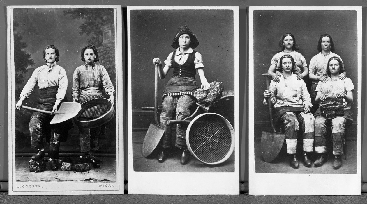 Wigan çukur kızlar by English Photographer