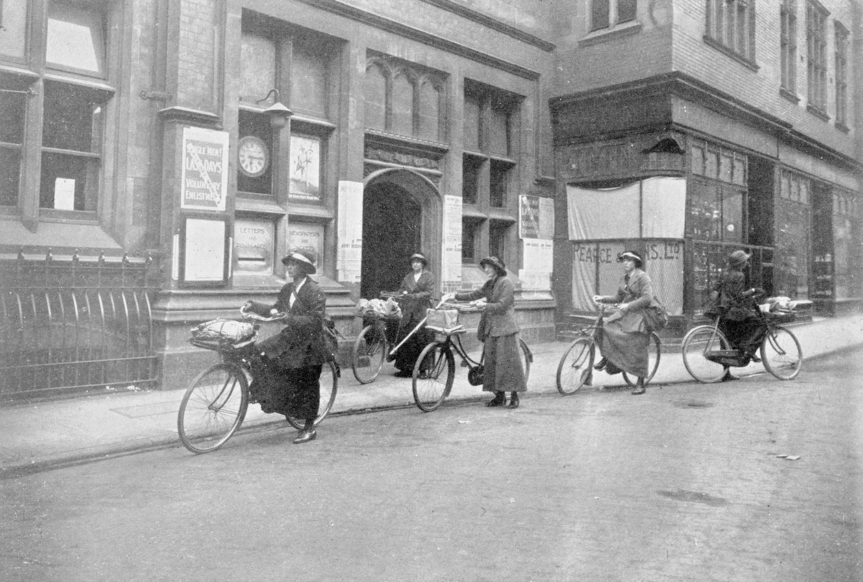 Postacı olarak görev yapan kadınlar, Savaş Dairesi fotoğrafları, 1916 by English Photographer