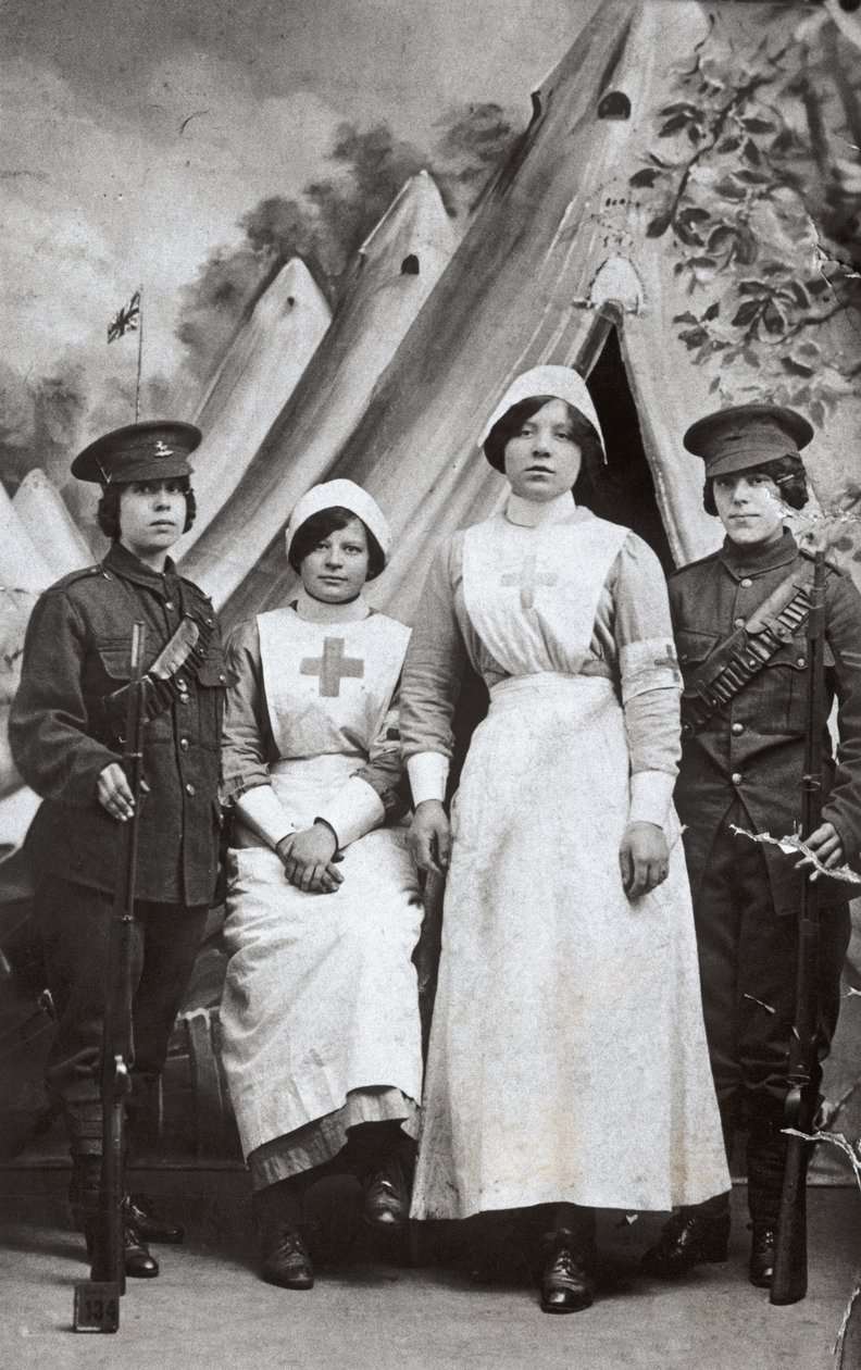 Savaşta Kadınlar, 1914-18 by English Photographer