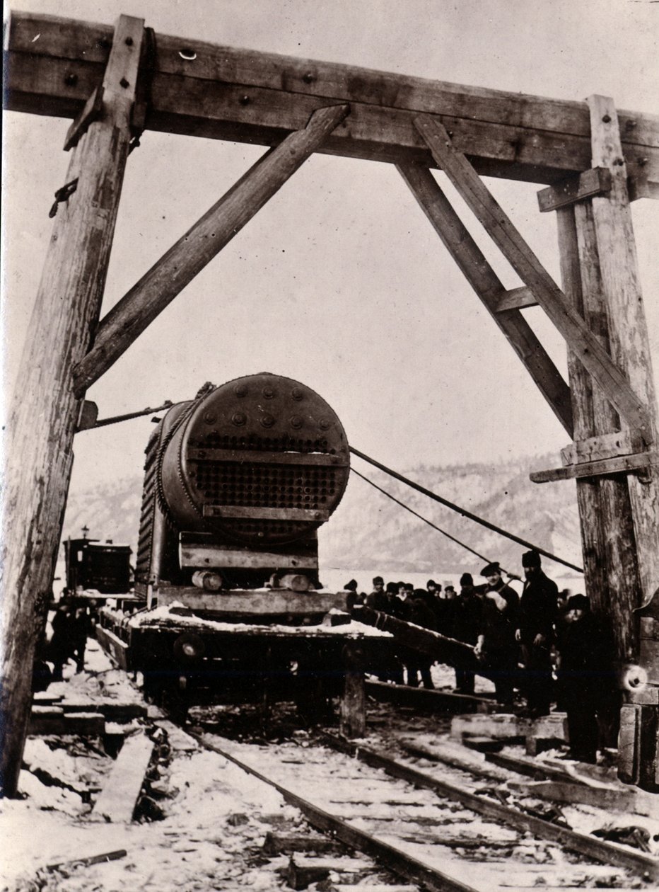 Bahçe no. 647, Baykal. Buz kırma tren vapuru Baykal için silindirik bir kazan gösteriliyor, 1896 by English Photographer