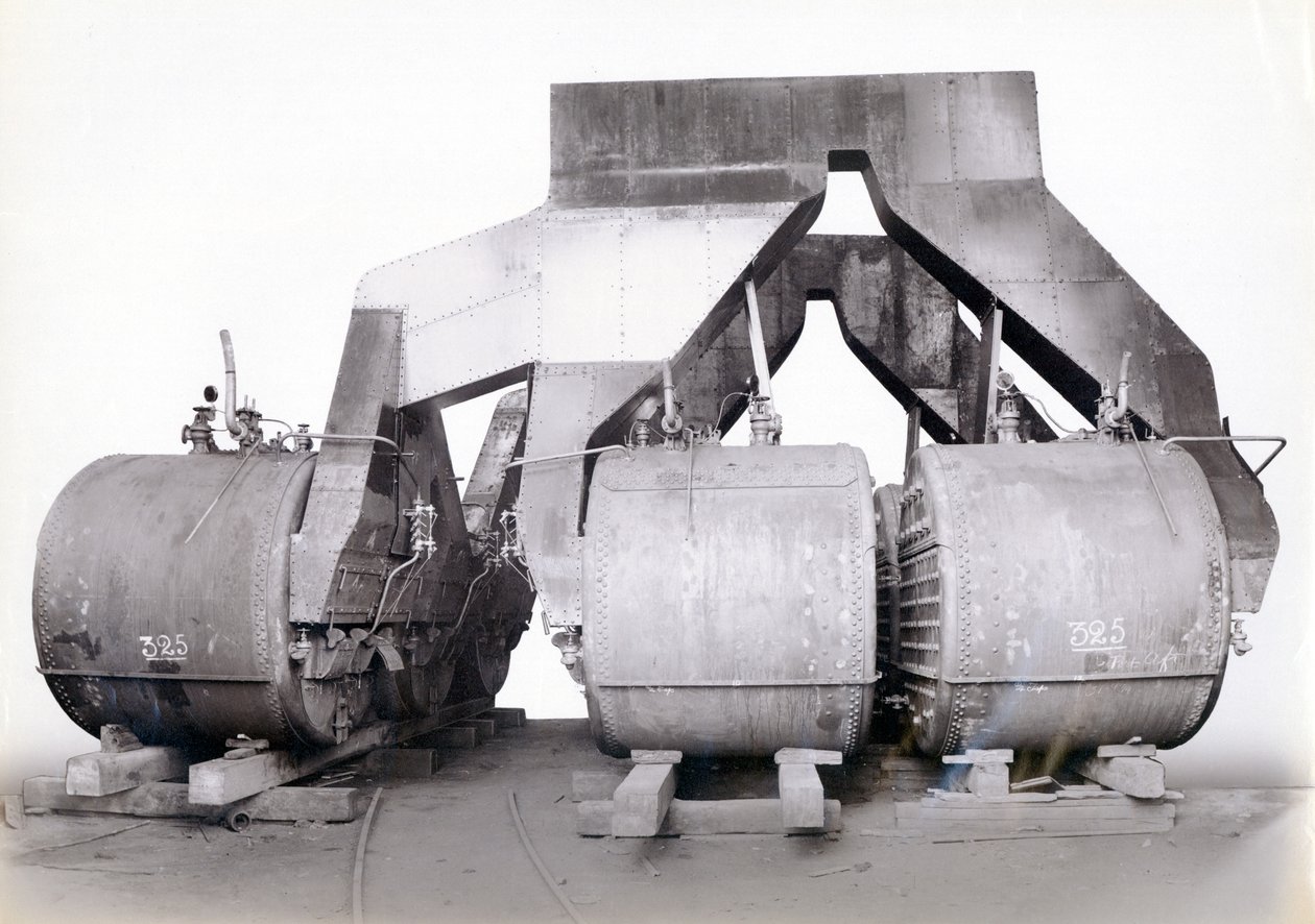 Bahçe no. 647, Baykal. Buz kırma treni feribot vapuru Baykal için bazı kazanlar ve huni alımları gösteriliyor by English Photographer