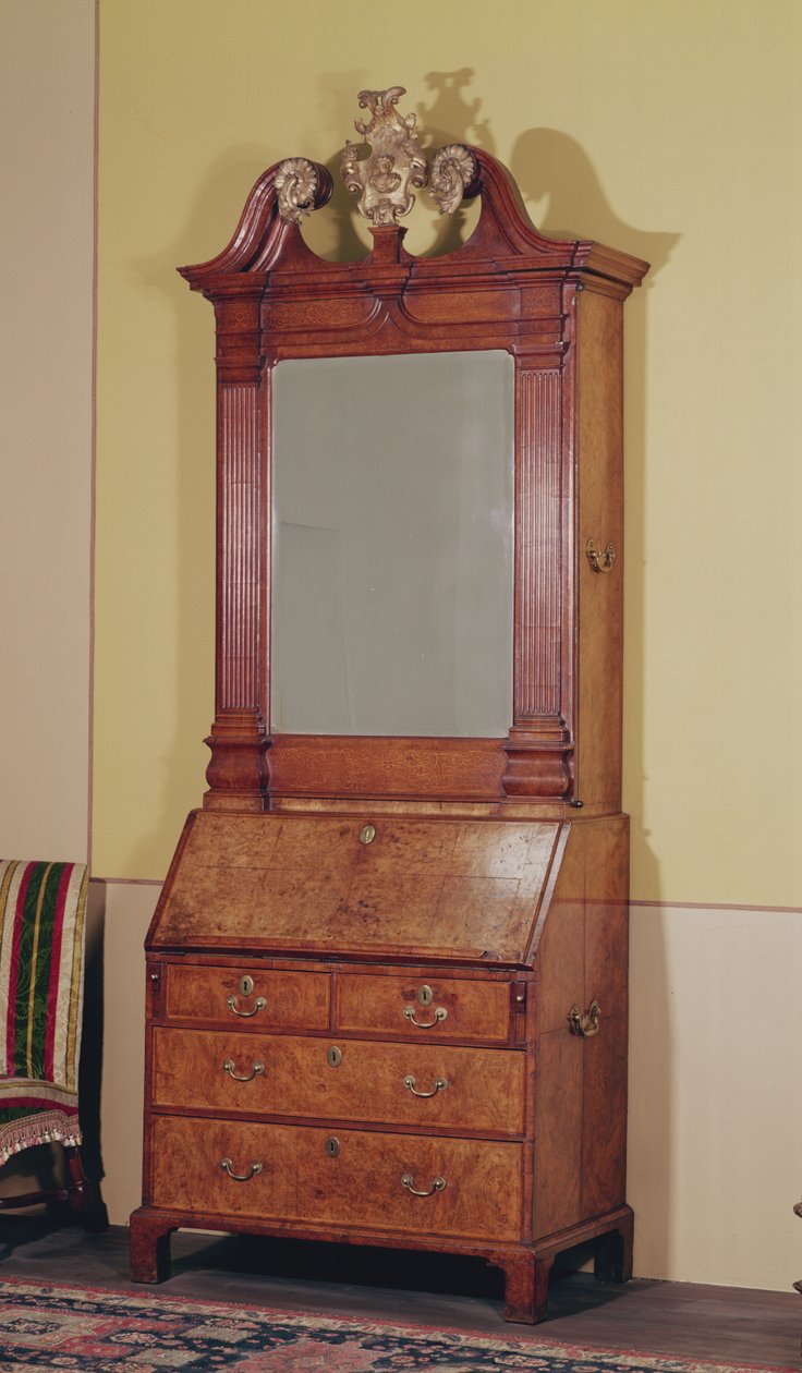 Büro dolabı, Samuel Bennet, c.1725-30 (kakmalı ceviz) by English School