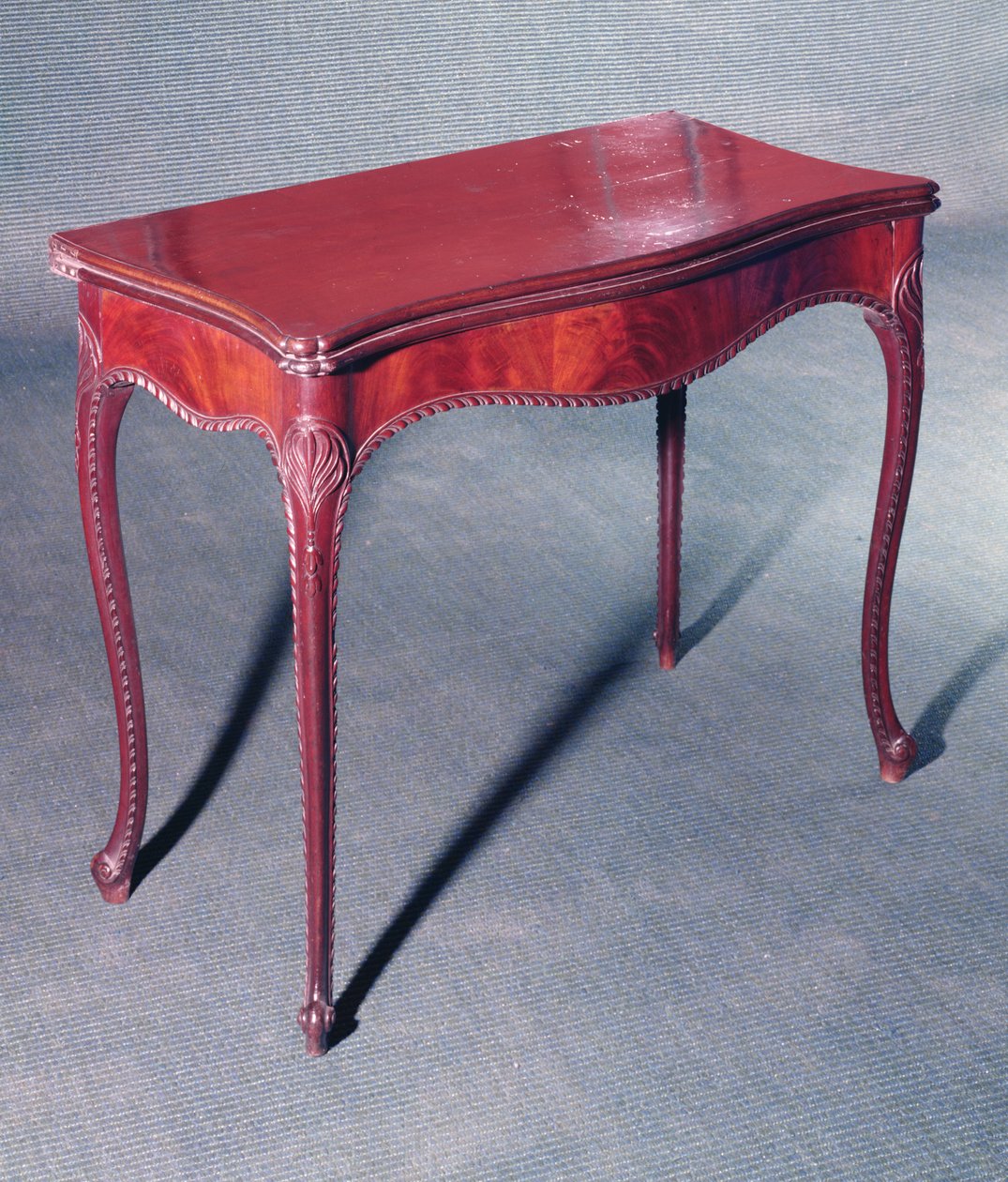 Oymalı kart masası, c.1770 (maun) by English School