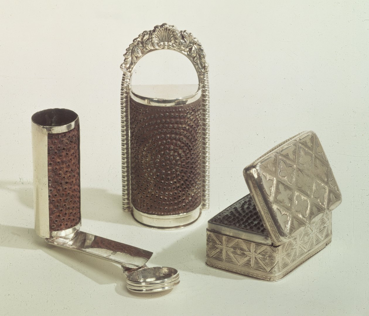 Küçük hindistan cevizi rendeleri koleksiyonu, 1828-40 (gümüş) by English School