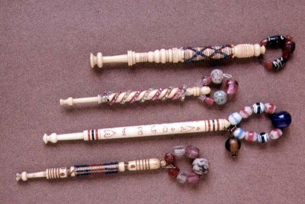 Dört boncuklu bobin, İngiliz, 19. yüzyıl sonu by English School