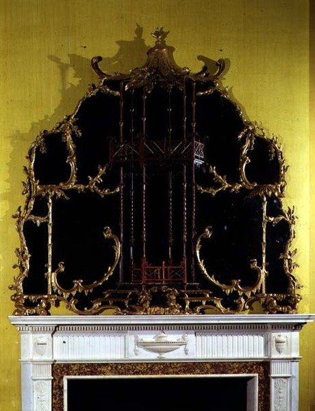 George II chinoiserie üst manto aynası, c.1750 (yaldız ağacı) by English School