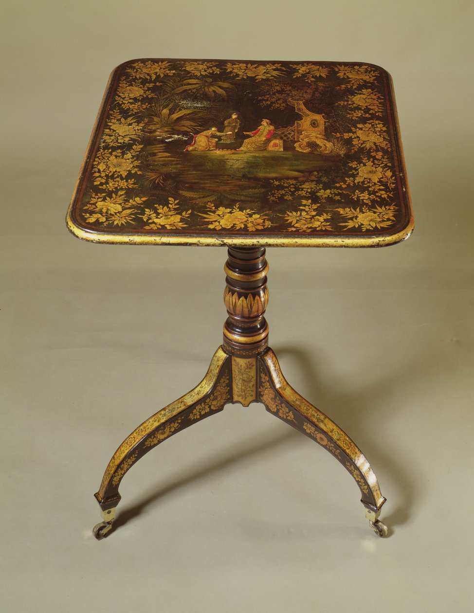 George III tripod masası (siyah lake) by English School