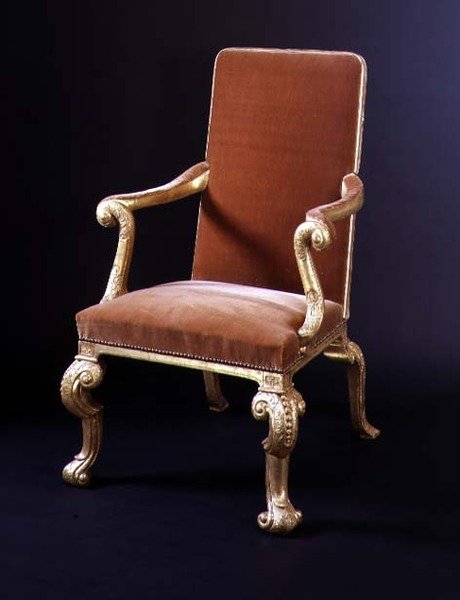 Kadife döşemeli yaldızlı koltuk, c.1710 (yaldızlı ve kadife) by English School