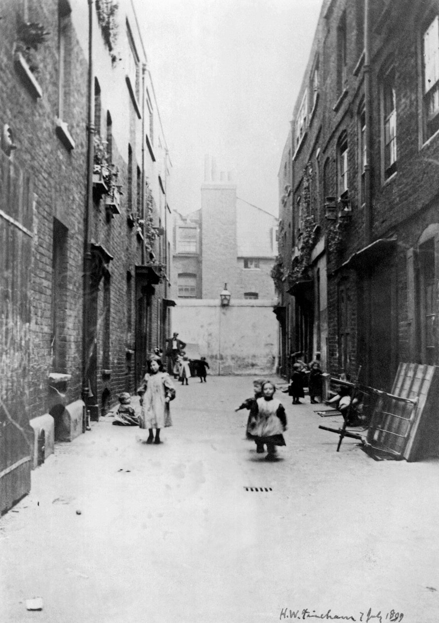 Londra Gecekonduları, 1899 by English School