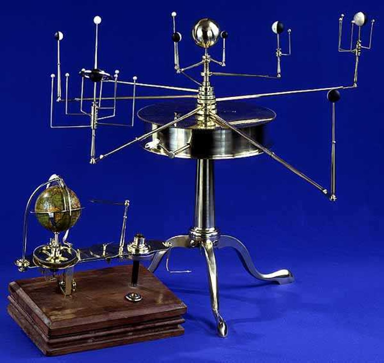 Martin tipi taşınabilir Planetaryum veya Orrery, Thomas Blunt (fl.1760-1822) George Newman ve Thomas Voigt, c.1808 (pirinç, gümüşlenmiş pirinç ve fildişi) (ayrıca bkz. 135773) by English School