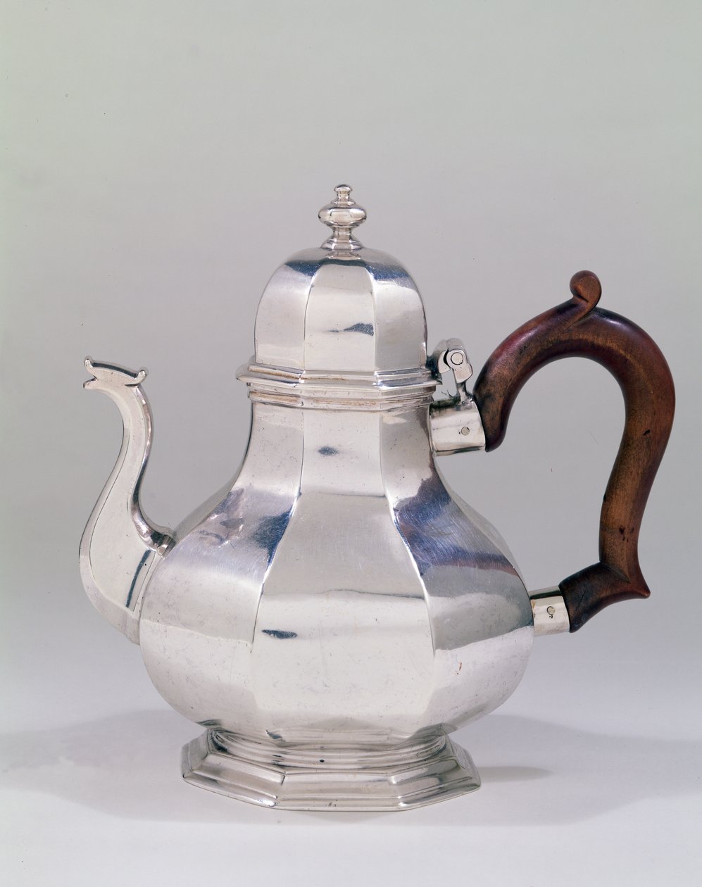 Tearle ve Lamb tarafından çaydanlık, 1718-19 (gümüş) by English School