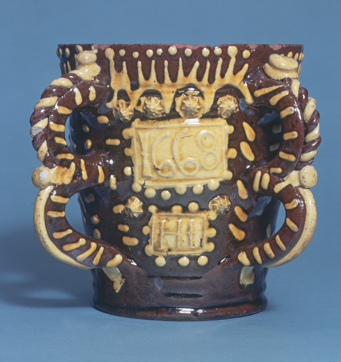 İki kulplu tyg, Henry Ilfield, Wrotham, Kent, c.1668 (seramik) by English School