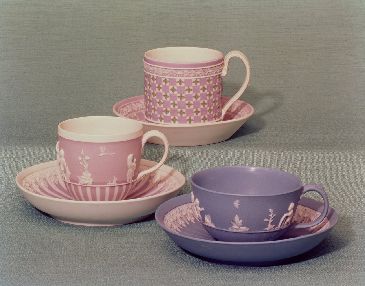 Wedgwood bardak ve tabaklar, 1785-90 (jasperware) by English School